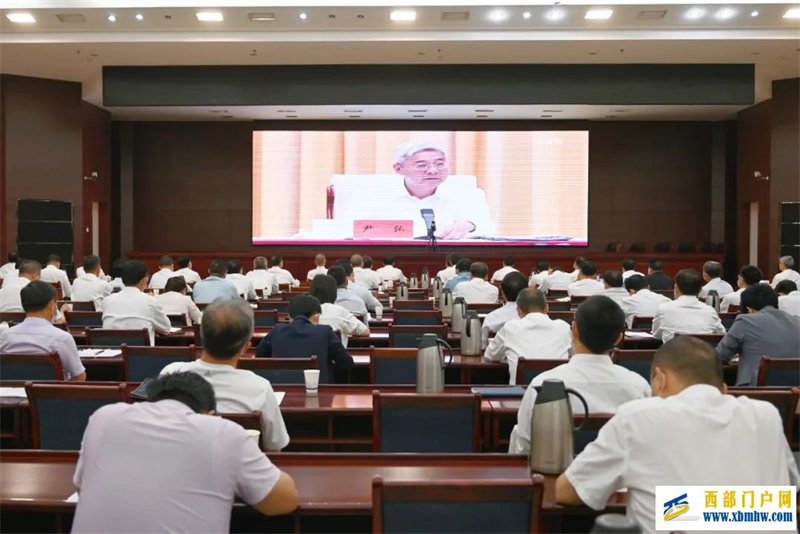 白银收听收看甘肃优化营商环境大会(图1) 白银收听收看甘肃优化营商环境大会(图1)