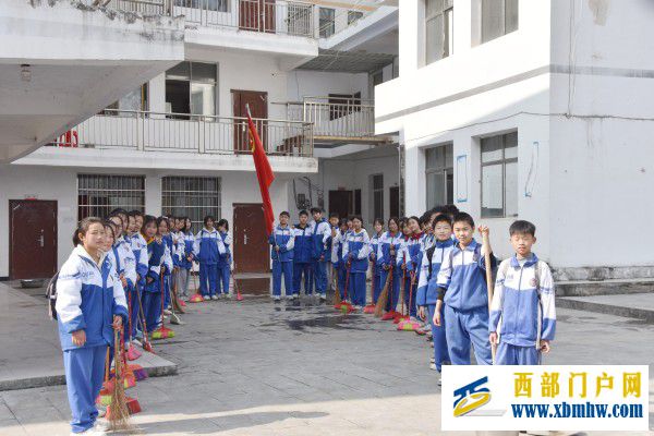 刀坝中学积极开展“学习雷锋好榜样”活动(图2) DSC_2776_副本_副本.jpg