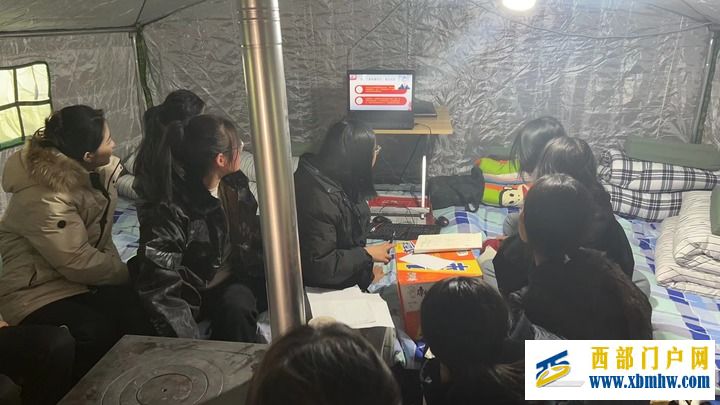 灾后的第一堂课——积石山县高中22日线上复课纪实(图1) 灾后的第一堂课——积石山县高中22日线上复课纪实(图1)