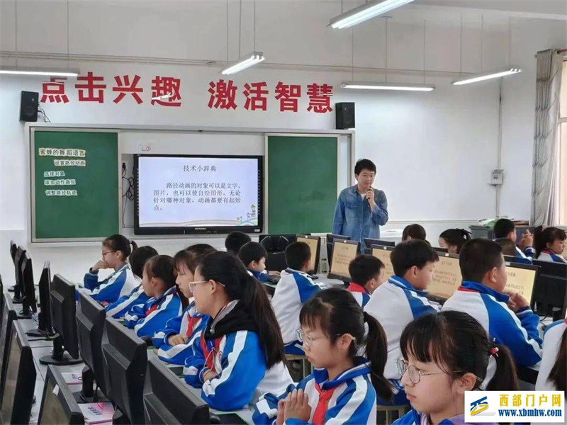 段朝信：用心灵滋养幼苗，用智慧照亮人生(图4)