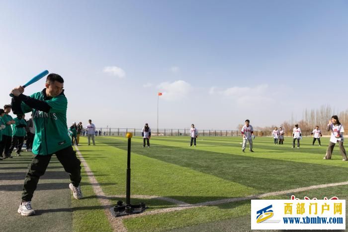 宁夏银川:青年体验棒球运动(图6) 宁夏银川:青年体验棒球运动(图6)