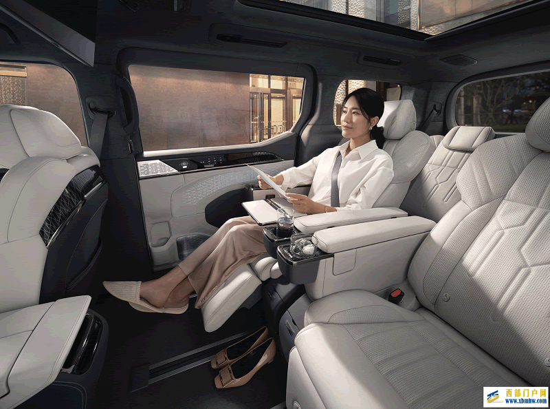 耀出行上线极氪009礼宾服务,臻享纯电新豪华(图3) 耀出行上线极氪009礼宾服务,臻享纯电新豪华(图3)