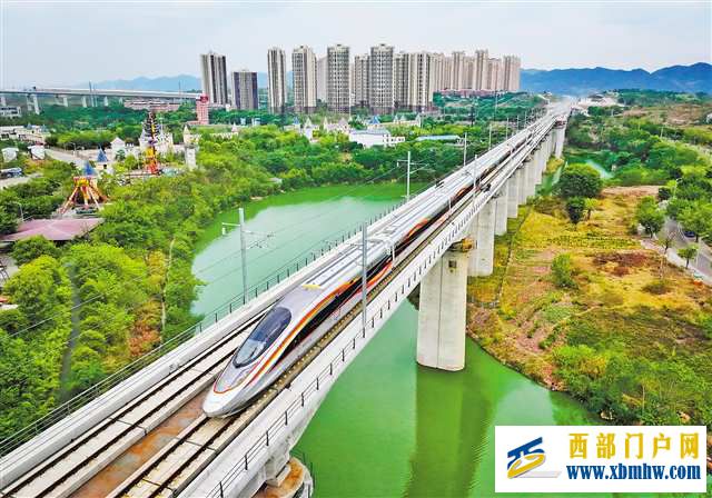 “蜀道难”变“蜀道畅” 出川出渝高铁通道网络越织越密(图1) “蜀道难”变“蜀道畅” 出川出渝高铁通道网络越织越密(图1)