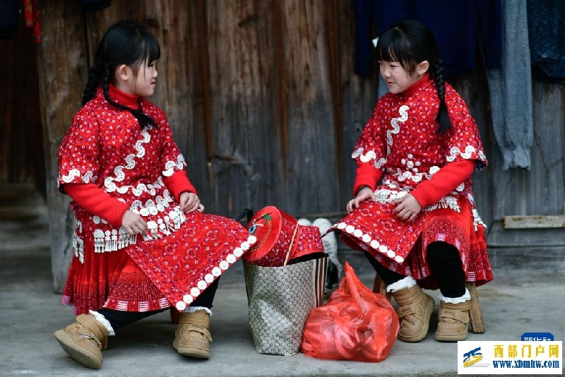 两对苗族双胞胎姐妹共赴“甘囊香”(图2)
