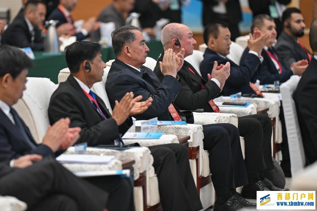 中国(喀什)—中亚南亚法治论坛(2025)在新疆喀什举行(图1) 中国(喀什)—中亚南亚法治论坛(2025)在新疆喀什举行(图1)