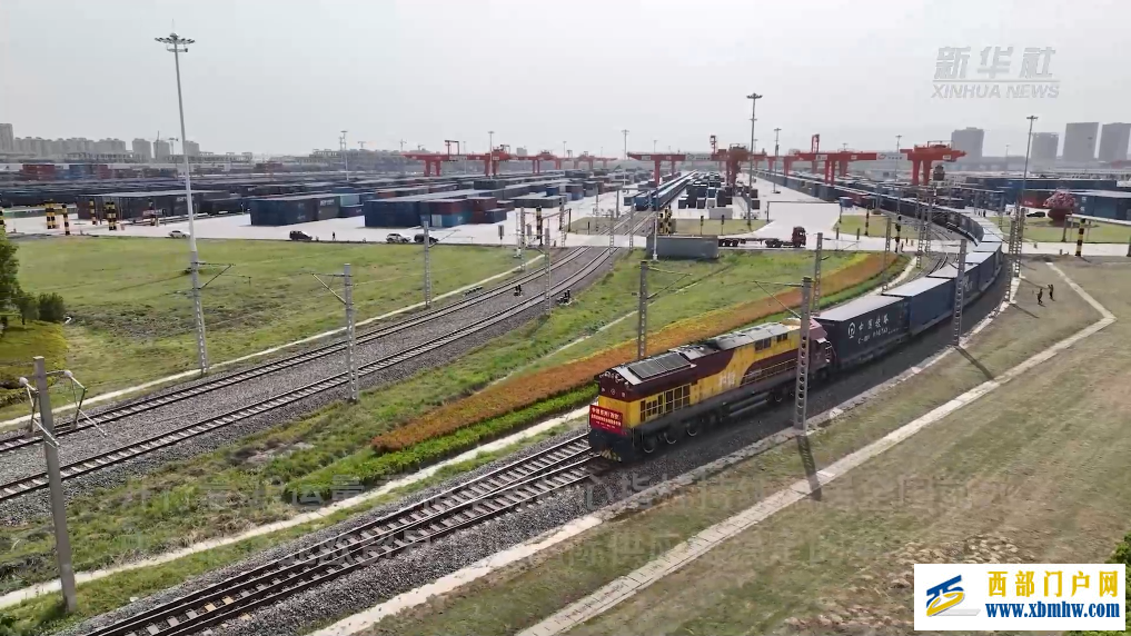 “钢铁驼队”带动中企“拓网”“出海”(图1) “钢铁驼队”带动中企“拓网”“出海”(图1)