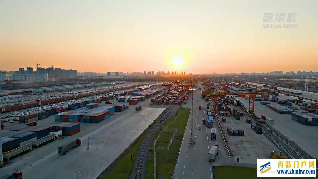 “钢铁驼队”带动中企“拓网”“出海”(图4) “钢铁驼队”带动中企“拓网”“出海”(图4)