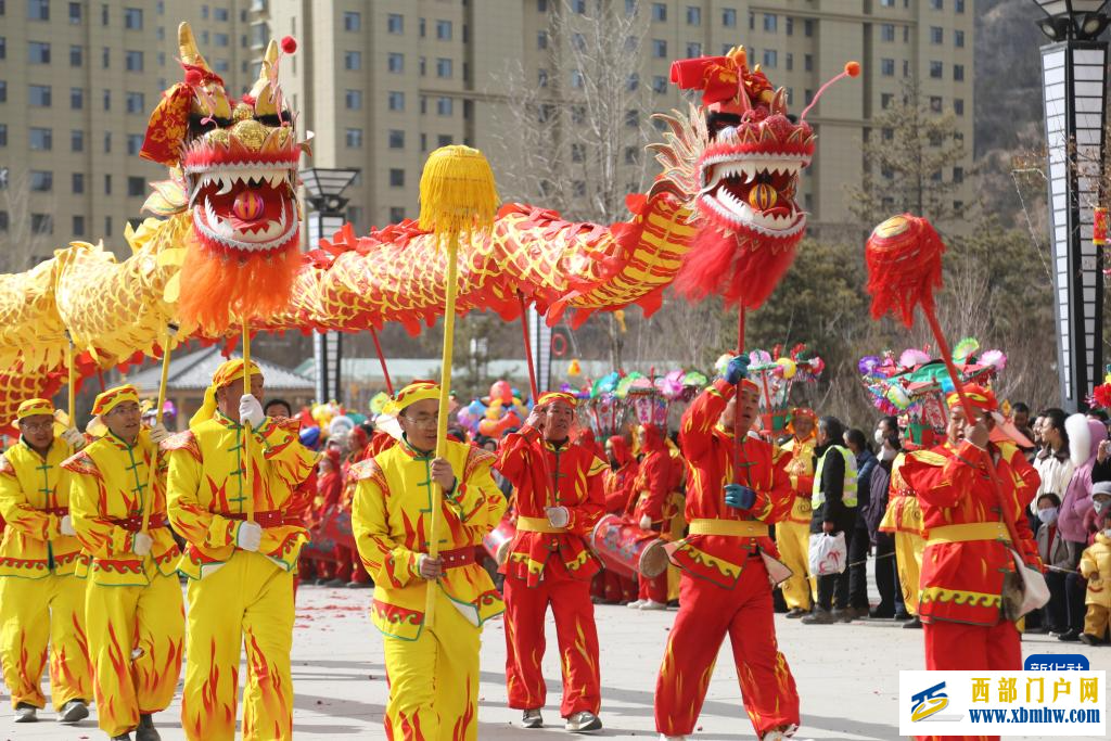 甘肃多地社火闹新春(图3)