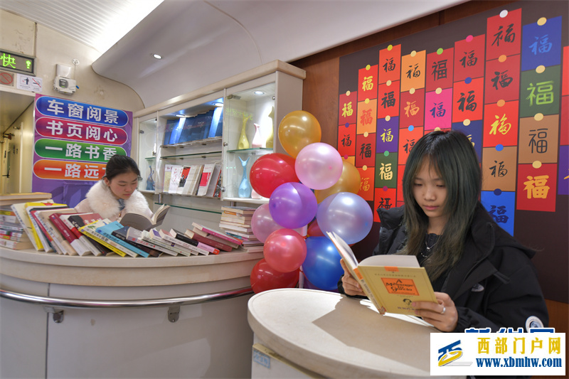 贵阳客运段Z78次“列车书吧”启程(图4) 贵阳客运段Z78次“列车书吧”启程(图4)